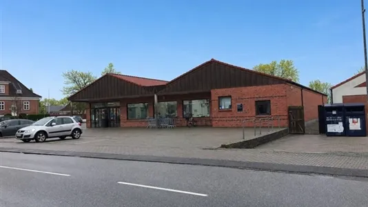 Välivaade - Former Retail Space with Parking in Toftlund