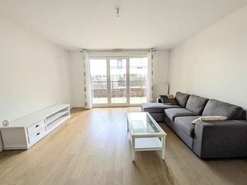 Elutuba - 3-Piece Flat with Balcony in Bezons