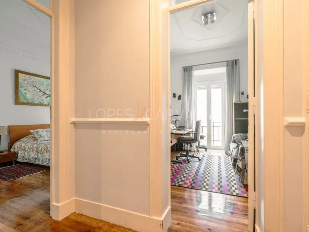 Esik - Luxury Apartment with High Ceilings in Lisbon
