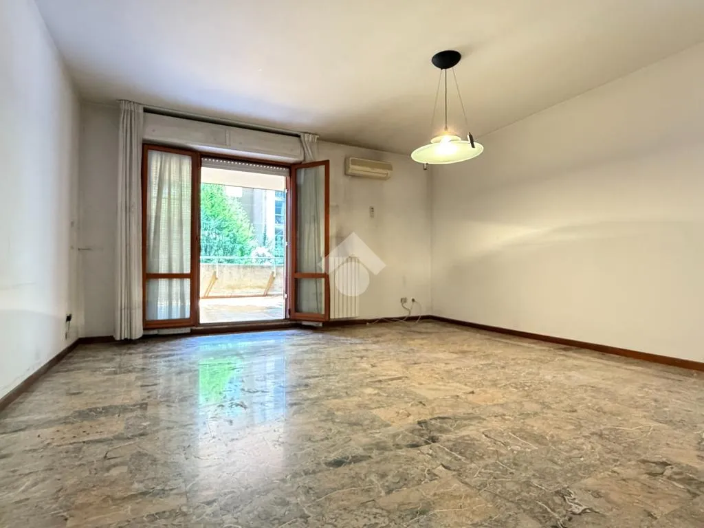 Pièces - Four-Room Apartment with Terrace in Milan