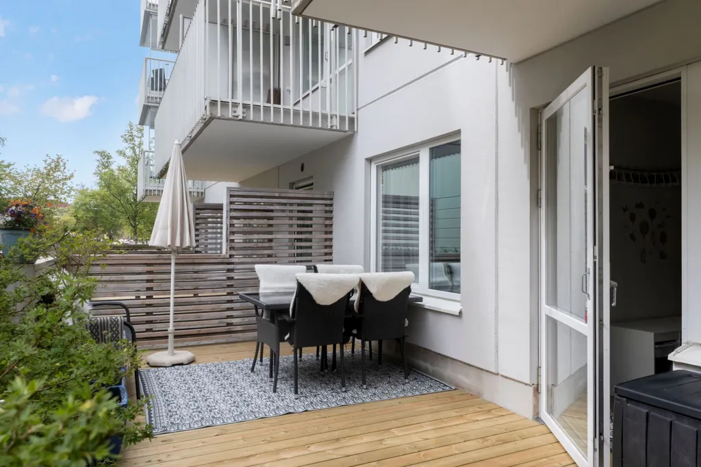 Balcone - Modern Flat with Balcony in Kongahälla