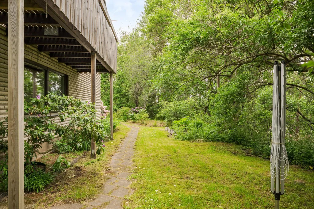 Jardin - Spacious House with Garden in Västra Husby