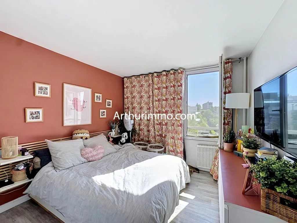 Bedrooms - 4-Piece Apartment with Balcony in Créteil