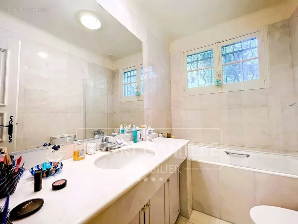Vannitoad - Villa with Pool near Cannes Centre