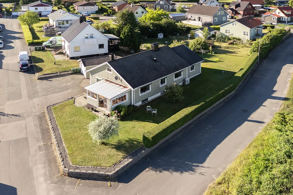 Aerial - Villa with Garden in Knislinge