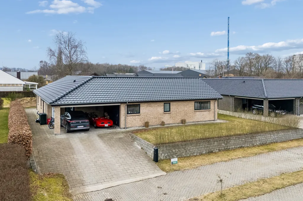 Õhuvaade - Contemporary Villa with Terrace in Brande