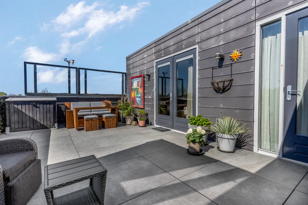 Terrass - Luxury Corner Penthouse with Large Terrace in Almere