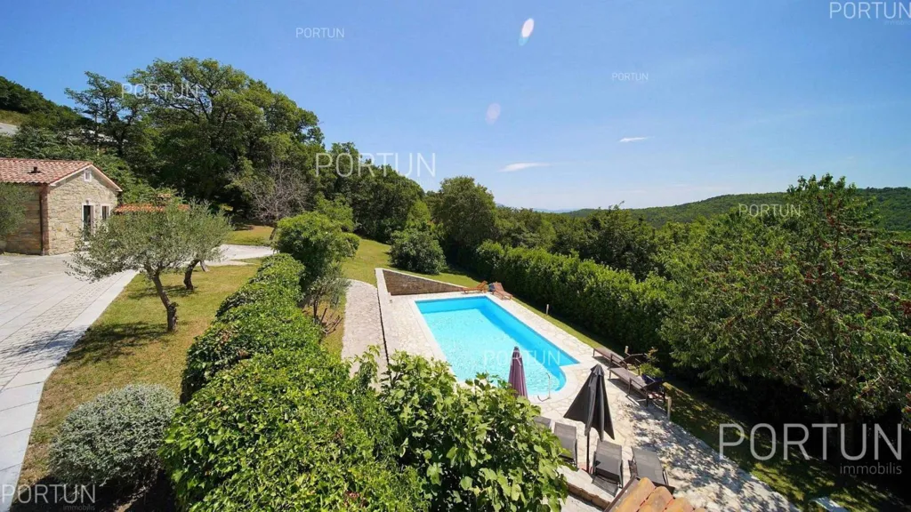 Vue aérienne - Renovated Estate with Panoramic Views in Lupoglav