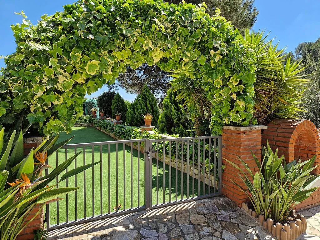 Aed - Chalet with Pool and Terrace in Cervelló