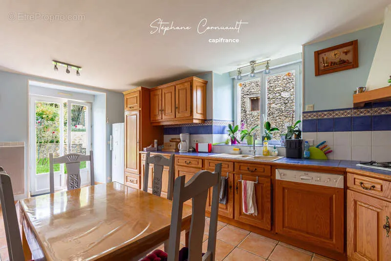 Cuisine - Ensemble de Maisons avec Piscine dans un Hameau Paisible