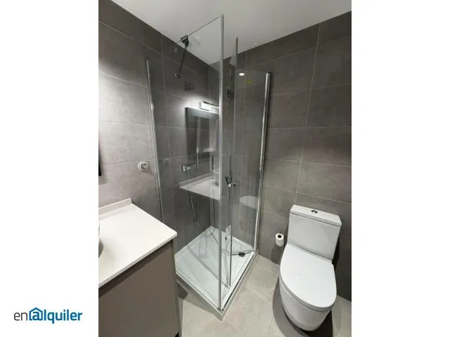 Bathrooms - Furnished Apartment with River View in Donostia