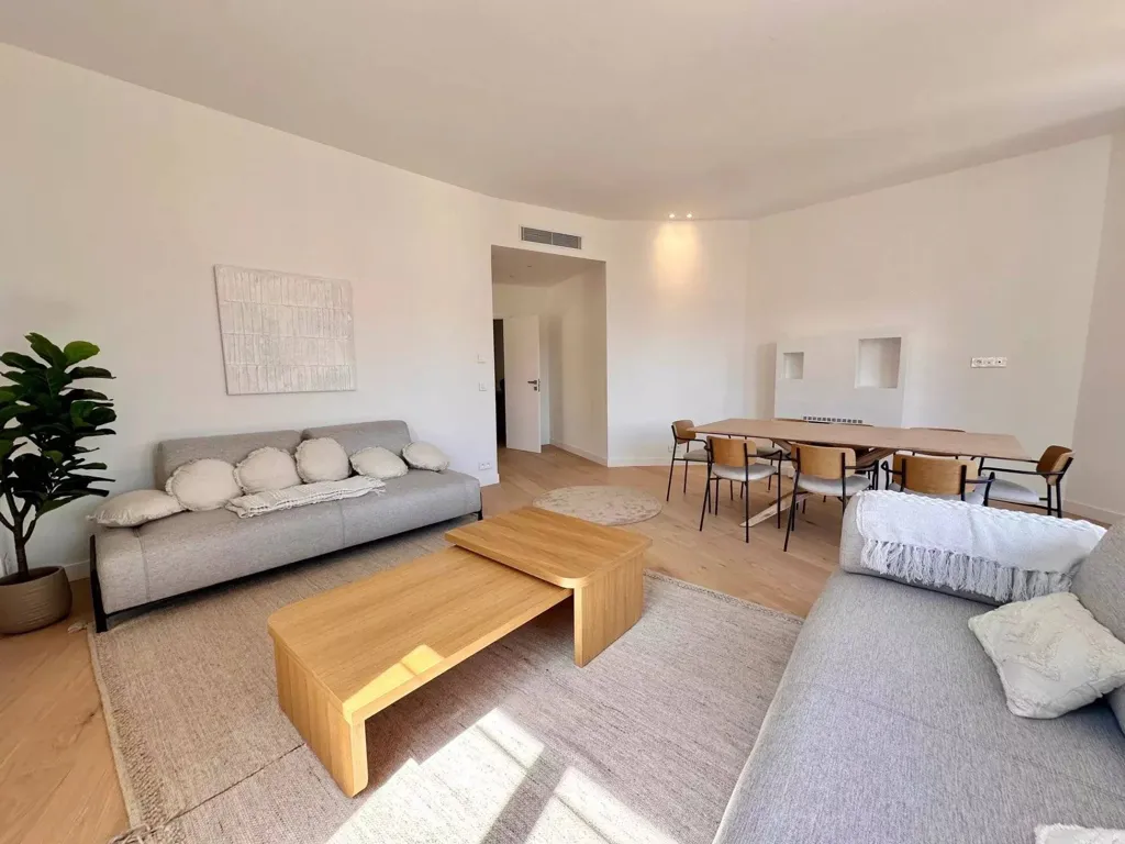 Séjour - Appartement Rénové avec Vue Panoramique à Nice