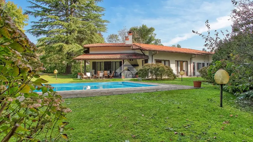 Bassein - Luxury Villa with Pool near Luvinate