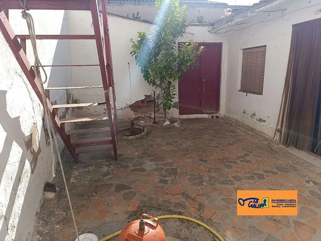 Giardino - Two-Storey House with Terrace in Valdepeñas