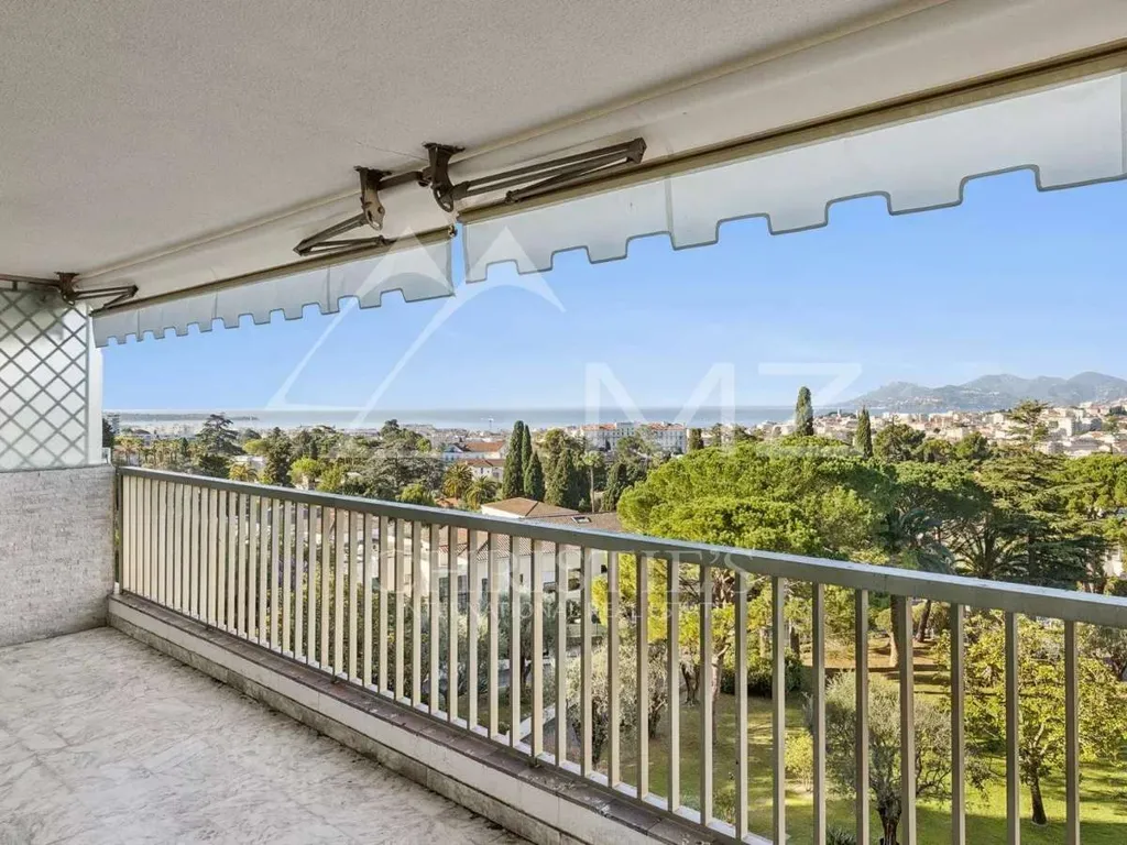 Balcon - Appartement Luxueux avec Vue Mer à Cannes
