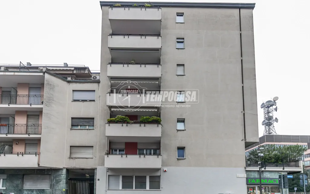 Extérieur - Trilocale with Balcony in Milan's Isola