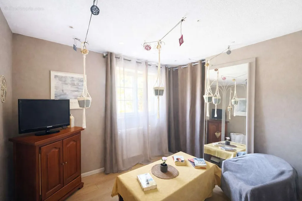 Séjour - Maison de Plain Pied avec Jardin à Esvres