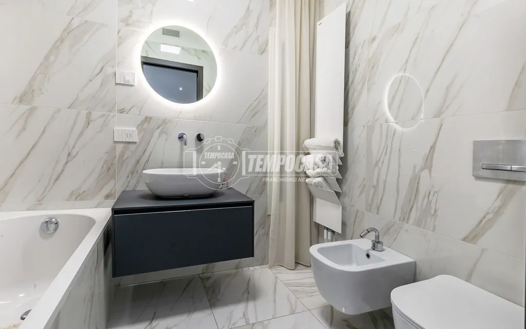 Salles de bain - Bright Apartment with Balcony in Milan