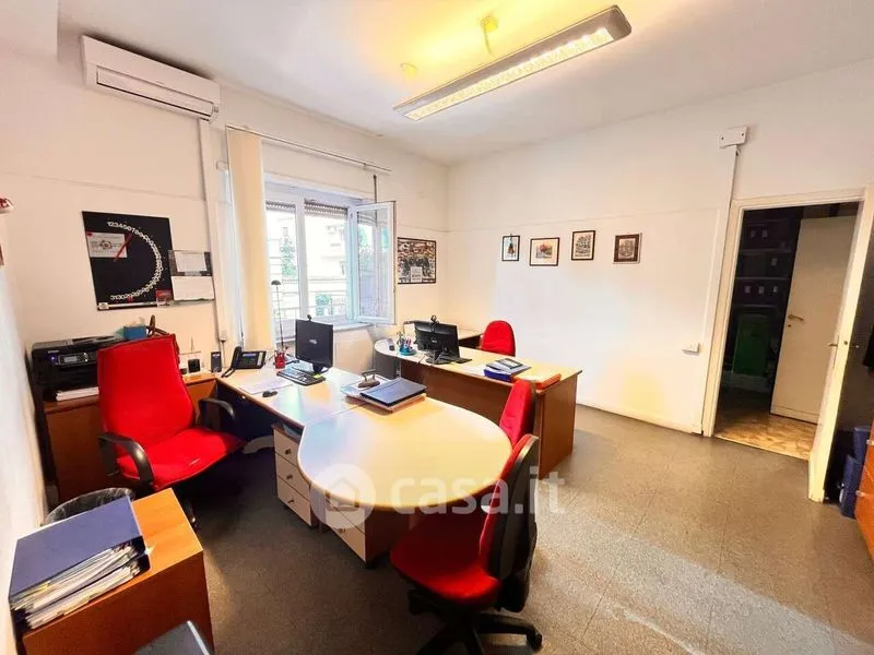 Bureau - Versatile Apartment in Via Torlonia, Rome