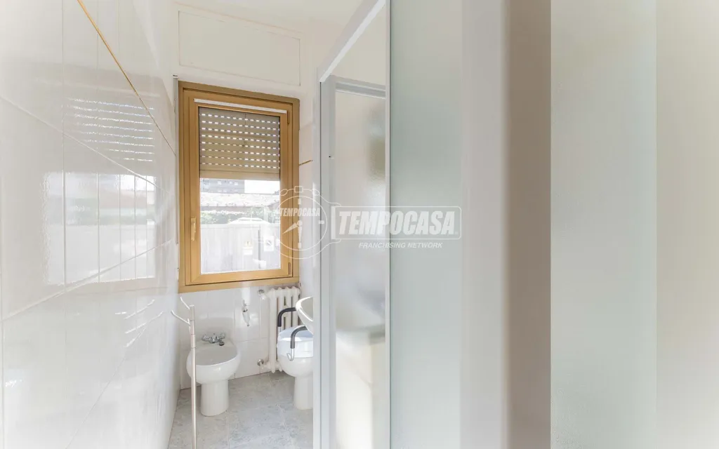 Salles de bain - Bilocale with Potential in Bruzzano, Milan