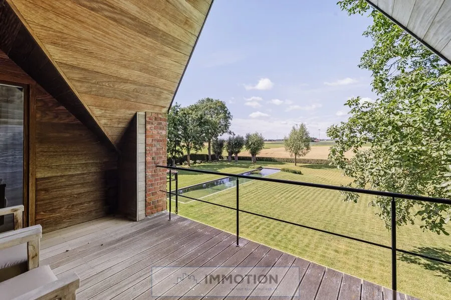 Balcon - Ferme Rénovée sur Domaine de 7.200 m²
