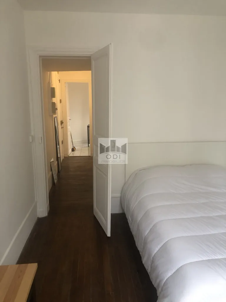 Chambres - Studio Meublé dans Immeuble Ancien à Paris