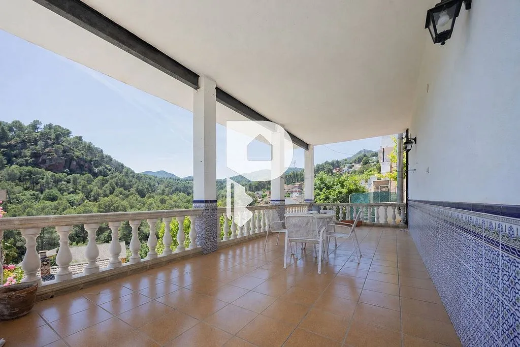 Terrace - Chalet with Pool and Terrace in Corbera de Llobregat