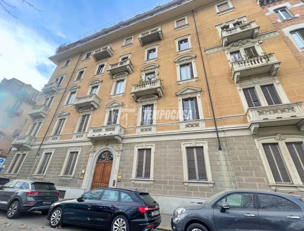 Exterior - Signorile Apartment with Four Balconies in Crocetta