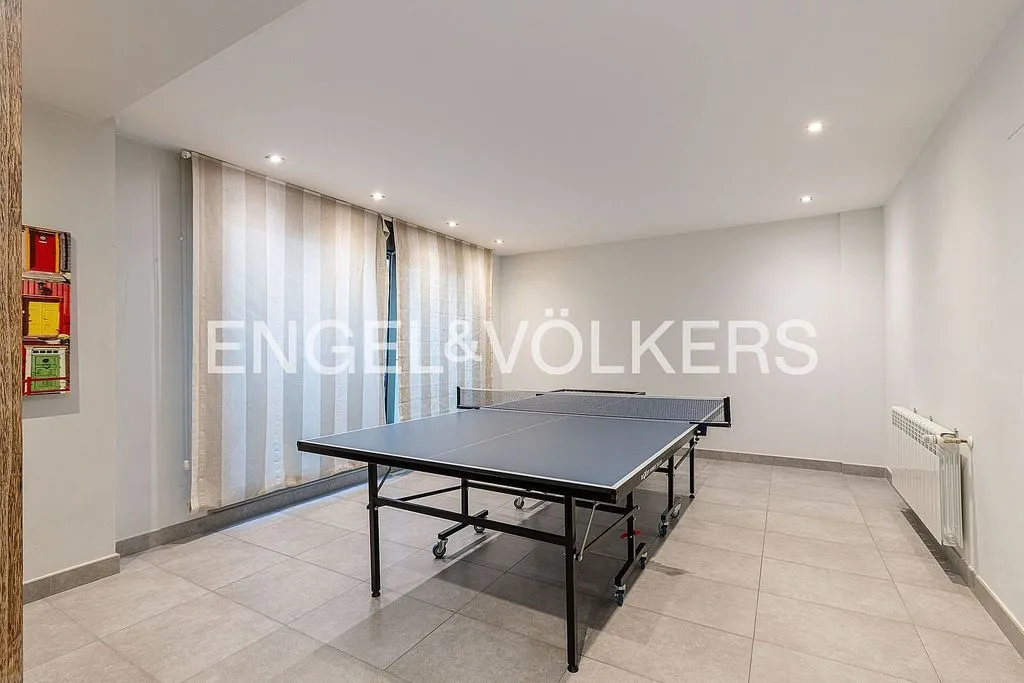 Chalet with Pool and Terrace in Aravaca