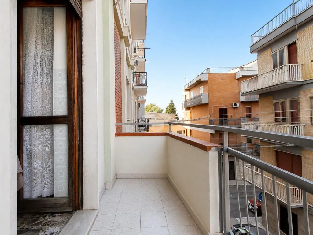 Balcon - 4-Bedroom Apartment with Garage in Lucera