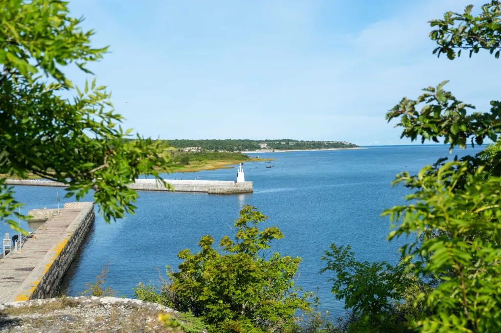 Commercial Property with Sea View in Herrvik
