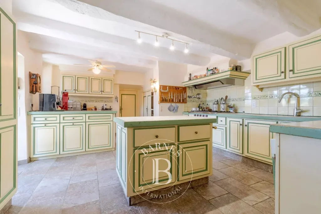 Cuisine - Bastide Luxueuse avec Piscine à Grasse