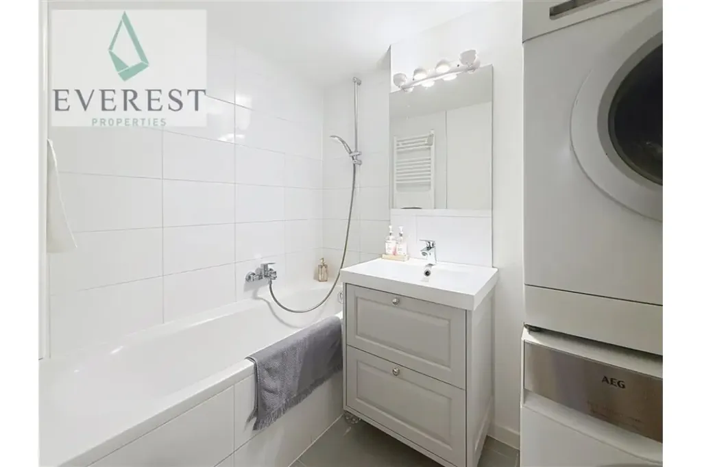Bagni - Duplex with High Ceilings near Squares District