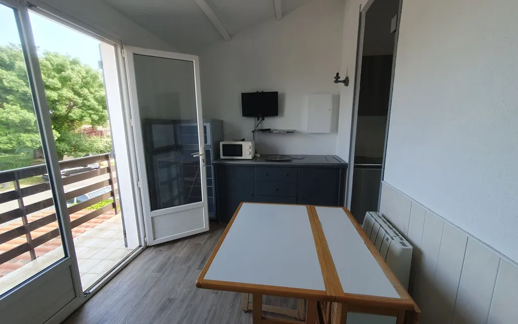 Terrasse - Appartement T2 avec Balcon et Jardinet à Marseillan