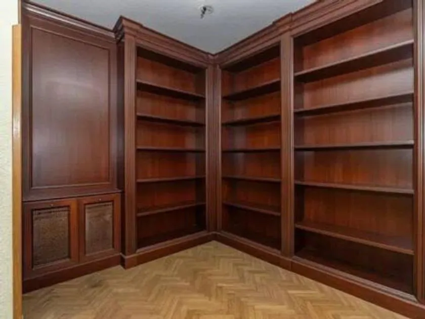 Kabinet - Corner Flat with Terraces in Imperial, Madrid