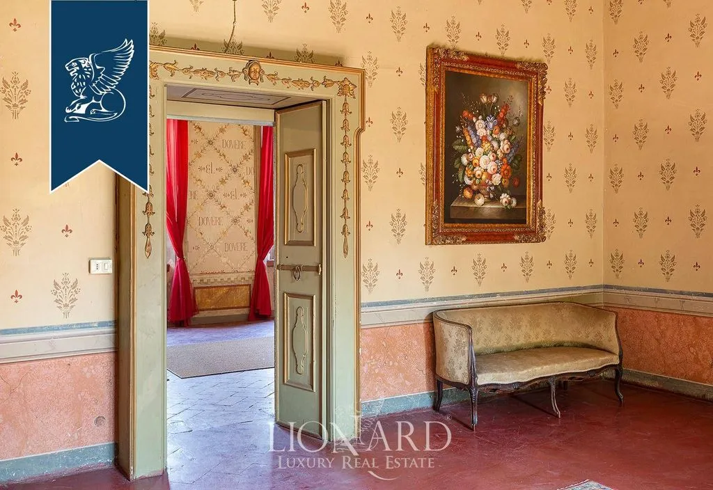 Soggiorno - 15th-Century Palace with Tower in Lombardy
