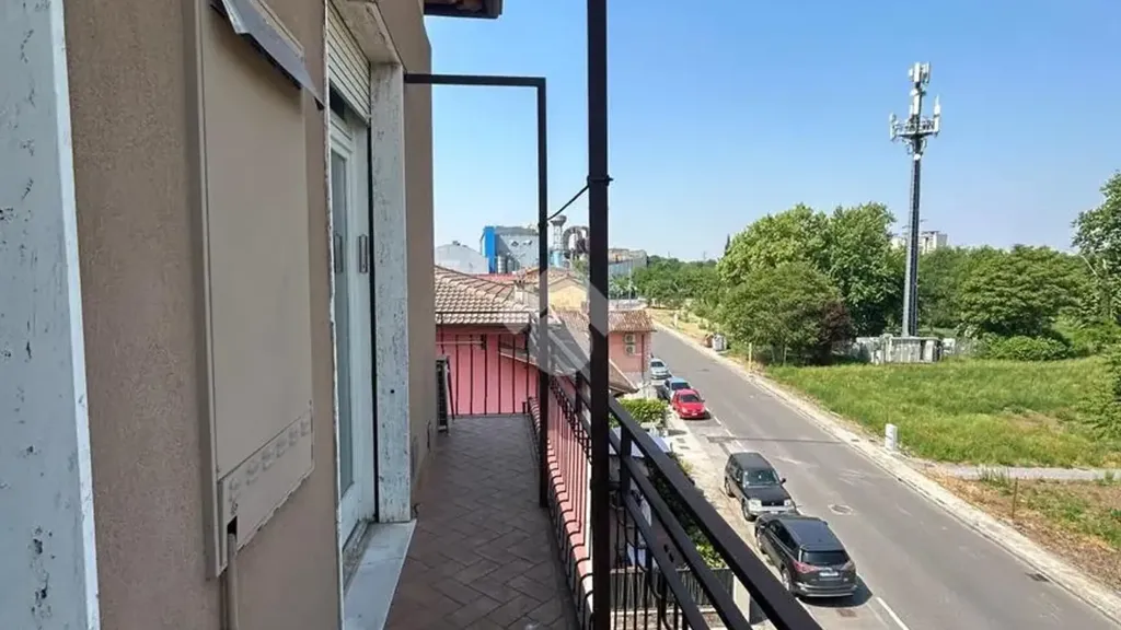 Rõdu - 3-Room Apartment with Balcony in Brescia