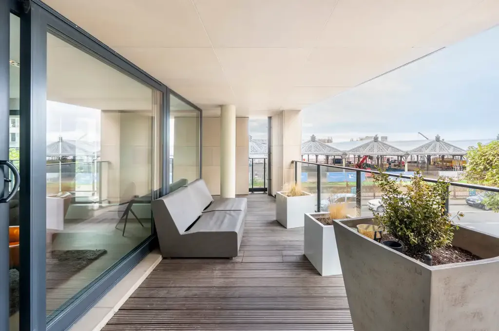 Terrace - Bright Apartment with River Views in Antwerp