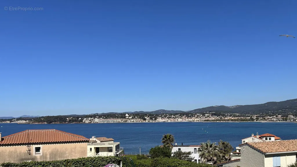 Seafront Villa with Balcony in Solviou