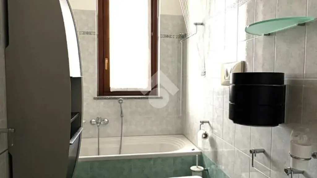 Salles de bain - Modern Apartment with Terrace in Senago