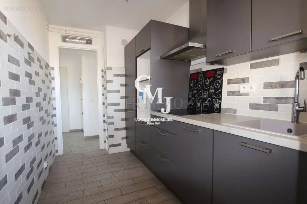 Köök - Renovated Flat with Balcony in Fréjus
