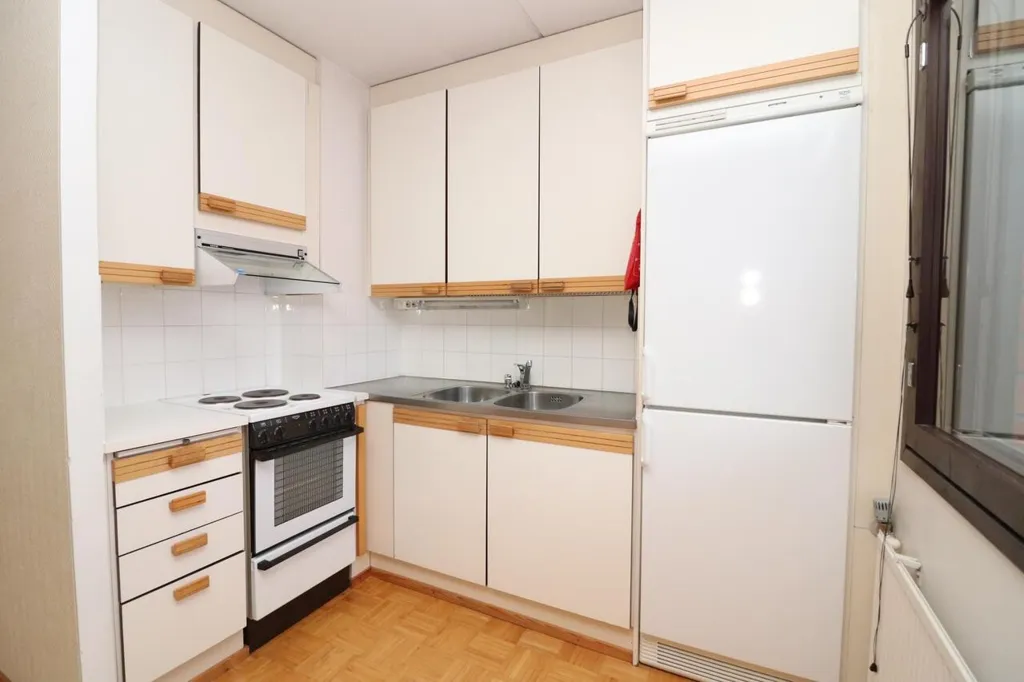 Köök - Spacious Studio with Balcony in Kuopio