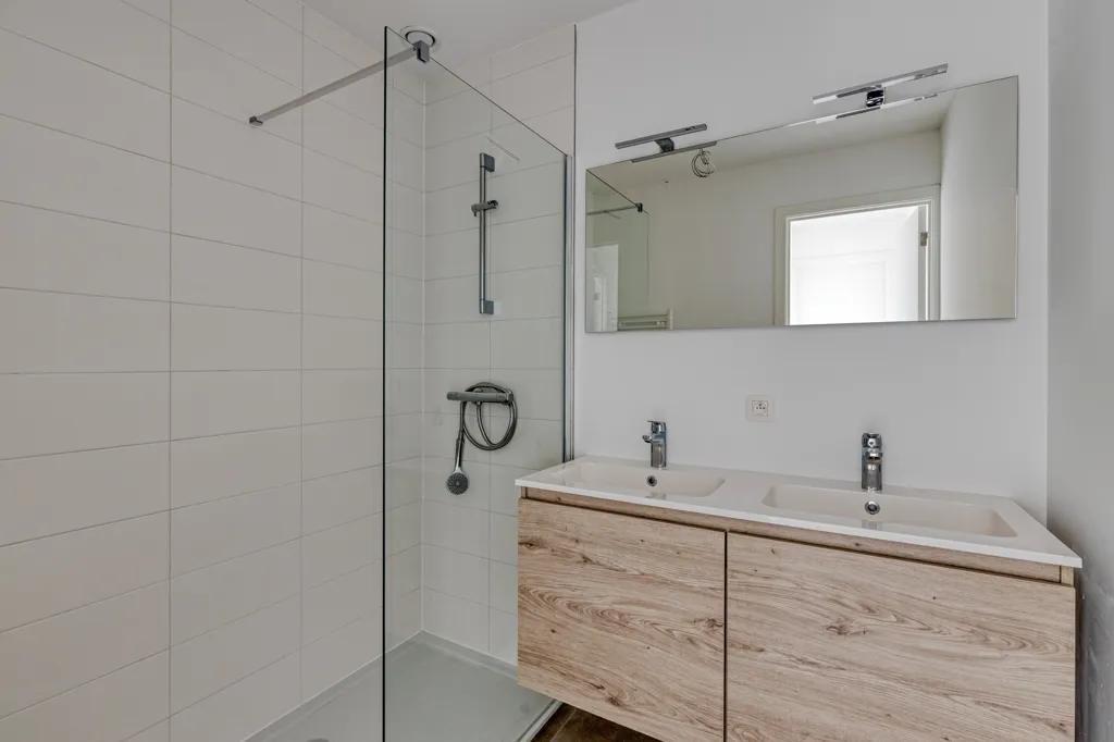 Salles de bain - Appartement Moderne avec Terrasse au Centre de Staden