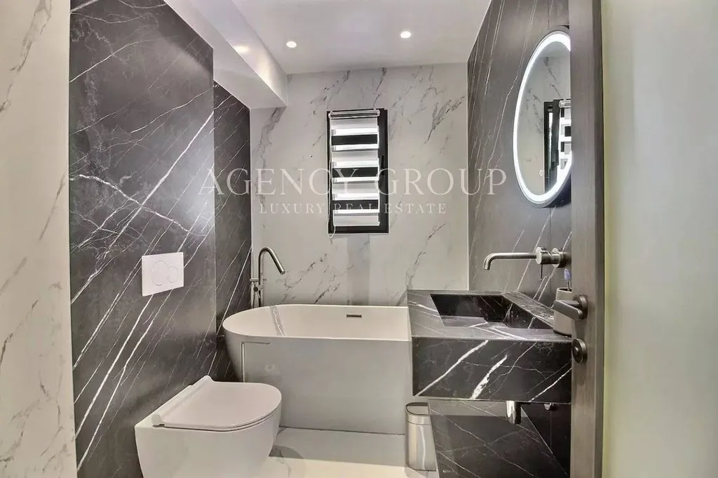 Salles de bain - Villa Luxueuse avec Piscine à Mougins