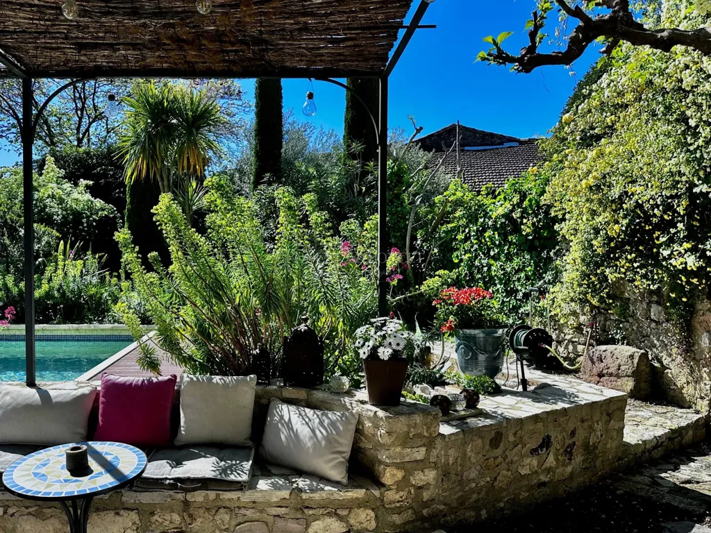 Terrass - Elegant Stone House with Pool on Uzès Outskirts