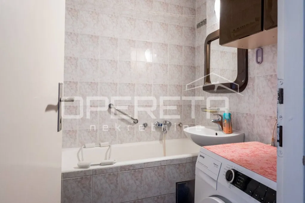 Vannitoad - Three-bedroom Apartment with Central Heating in Zagreb