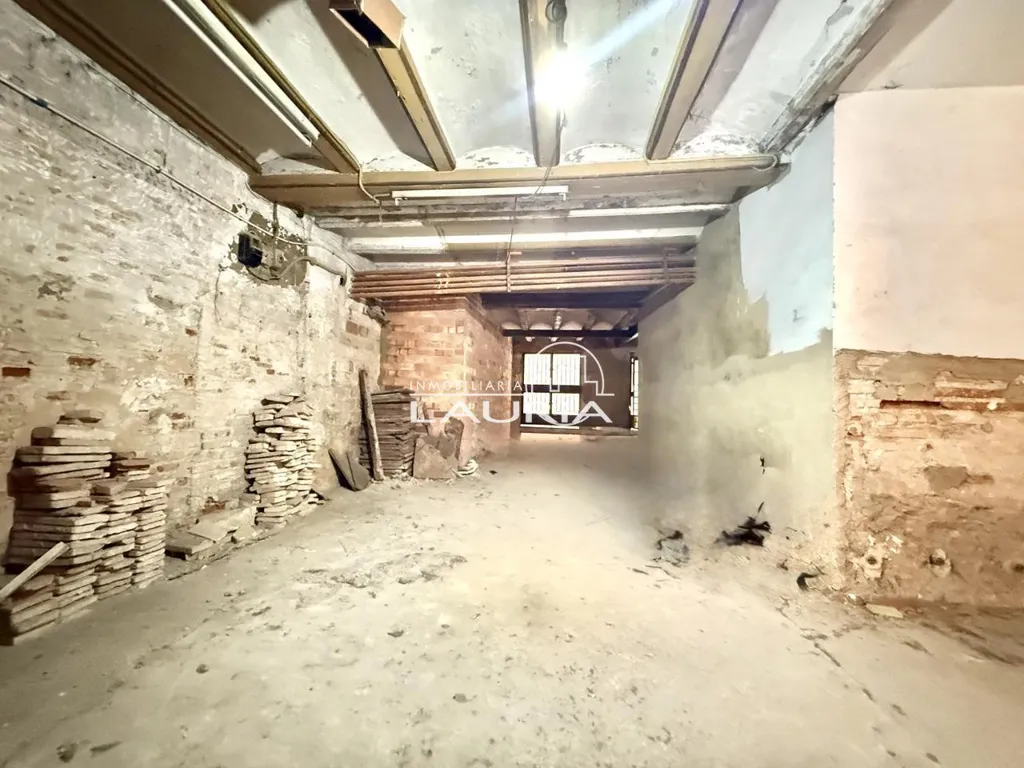 Toad - Commercial Premises with Patio in Valencia