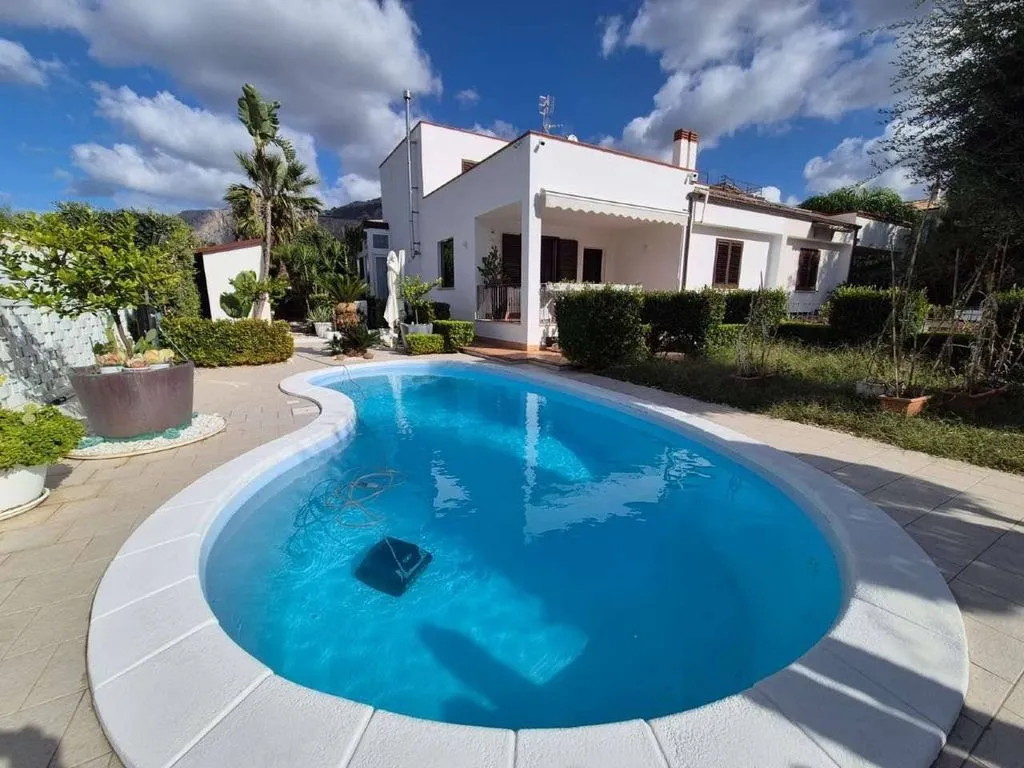 Piscine - Luxury Villa with Pool in Carini, Palermo