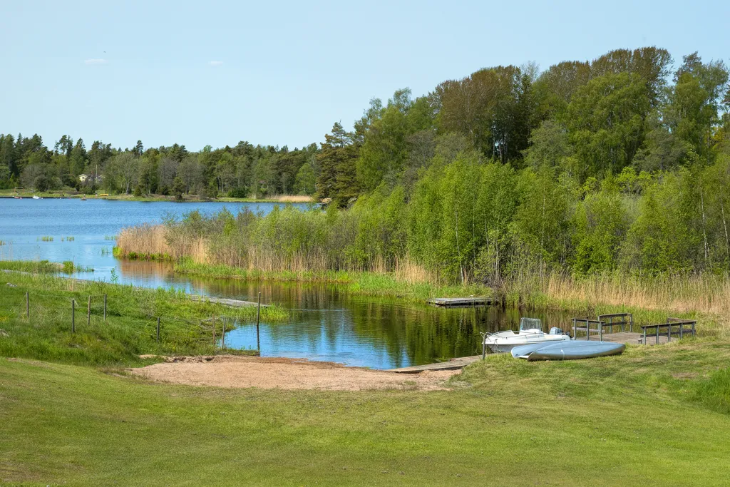 Jardin - Waterfront House with Boat Slip in Gräddö