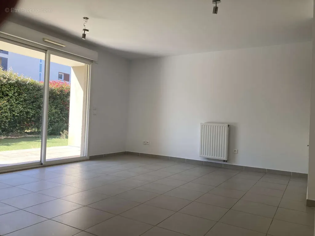Séjour - Appartement T3 avec Jardin et Garage à Hyères
